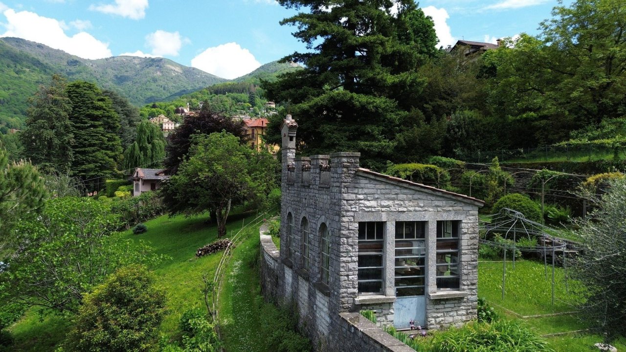 Se vende villa by the lago Faggeto Lario Lombardia foto 22